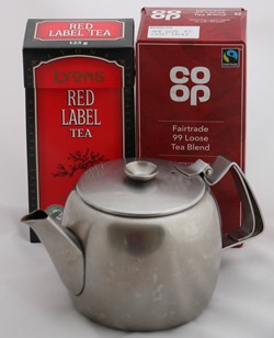 Old Hall teapot and loose leaf tea