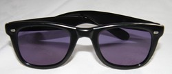 Retro shades: 80s wayfarer style sunglasses