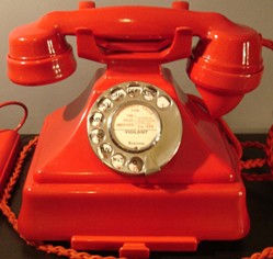 Red GPO Telephone 232 King Pyramid, 1938 (image John Lam-Foley)